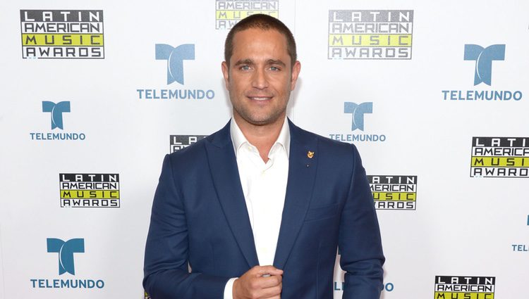 Michel Brown en la alfombra roja de los Latin American Music Awards 2016