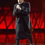 Miguel Bosé actuando en los Latin American Music Awards 2016