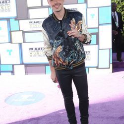 Jesse Huerta de Jesse & Joy en la alfombra roja de los Latin American Music Awards 2016