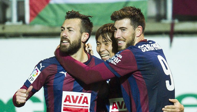 Los jugadores del equipo SD Eibar, Antonio Luna y Sergi Enrich