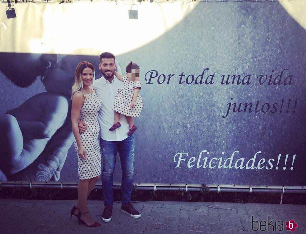 Ezequiel Garay celebrando su 30 cumpleaños con Tamara Gorro y Shaila