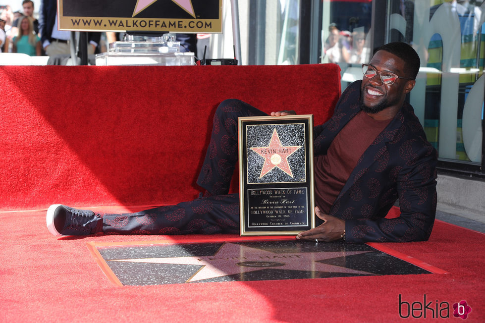 Kevin Hart y su recién estrenada estrella en el Paseo de la Fama