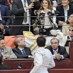 Los Reyes Felipe y Letizia reciben la montera de Miguel Abellán en Las Ventas