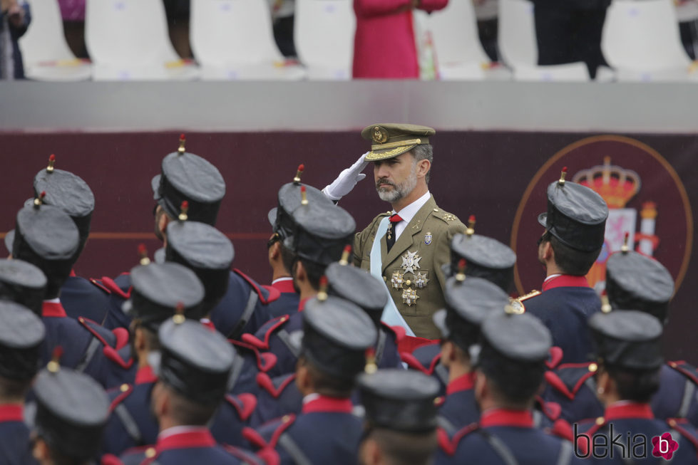 El Rey Felipe pasa revista a las tropas en el Día de la Hispanidad 2016