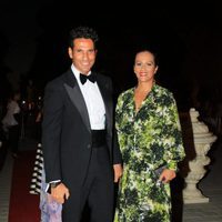 Óscar Higares y su mujer Sandra Álvarez durante la X Edicion de los Premios Escaparate en Sevilla.