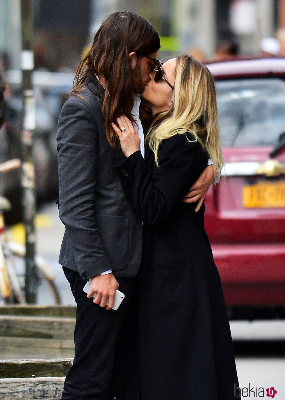 Dianna Agron y Winston Marshall se besan en Nueva York