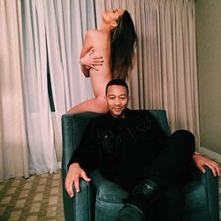 Chrissy Teigen desnuda con John Legend