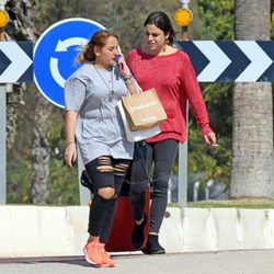 Rocío Flores Carrasco con una amiga celebrando su 20 cumpleaños en Málaga