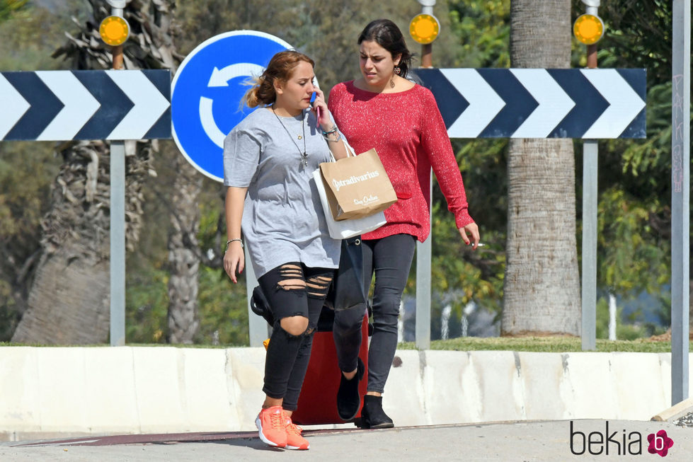 Rocío Flores Carrasco con una amiga celebrando su 20 cumpleaños en Málaga