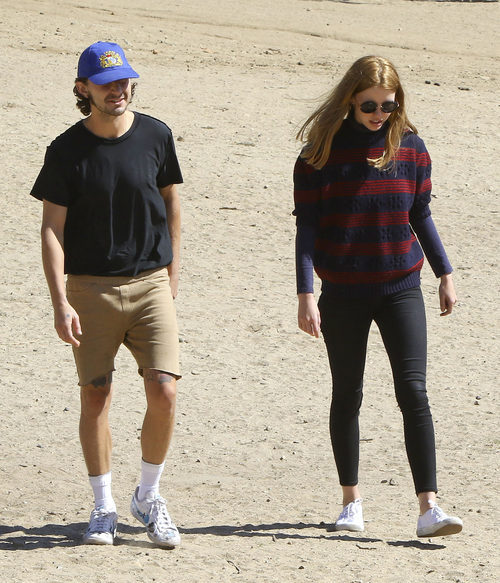 Shia LaBelouf y Mia Ghot en California