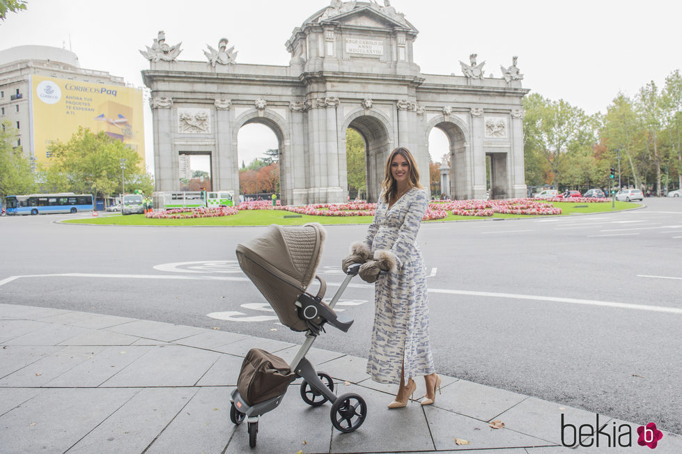 Helen Lindes, embajadora de una firma de bebés en su séptimo mes de embarazo