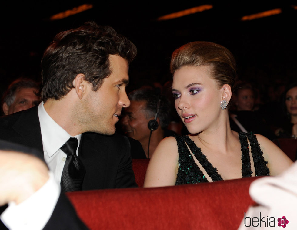 Ryan Reynolds y Scarlett Johansson en los Tony Awards 2010