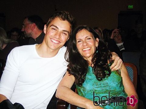 Dave Franco con su madre