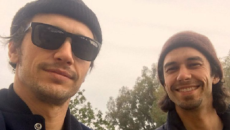 Tom y James Franco compartiendo un momento familiar