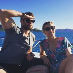 Chris Hemsworth desmintiendo los rumores de crisis con Elsa Pataky