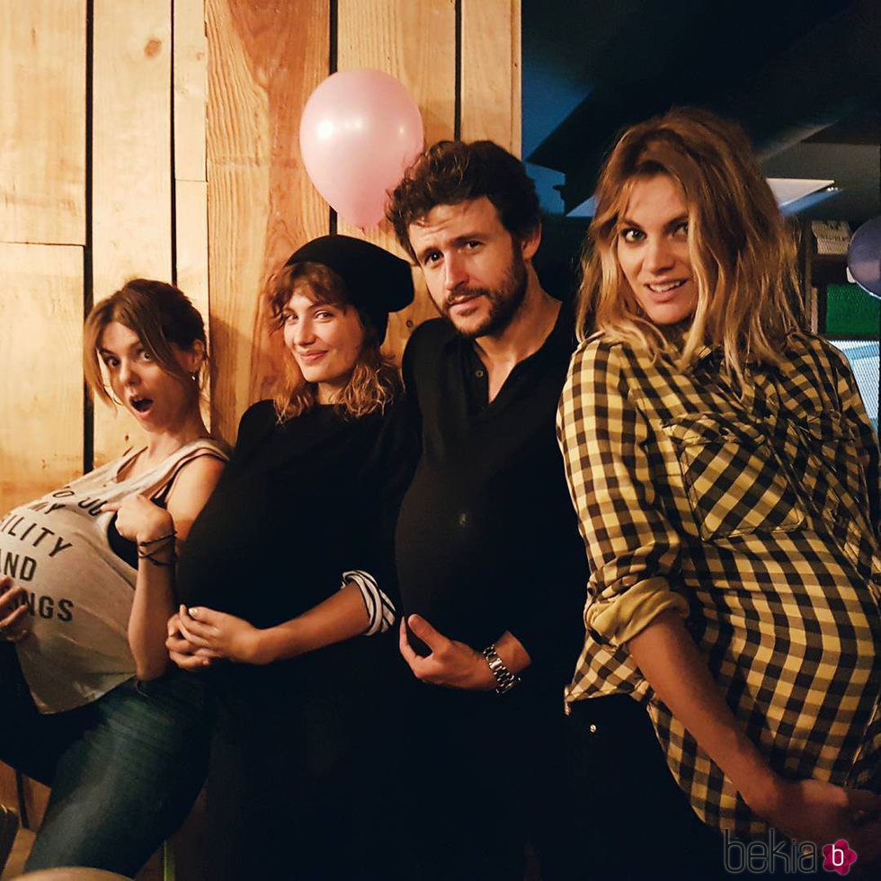 Manuela Velasco celebrando su cumpleaños con Miriam Giovanelli, Diego Martín y Amaia Salamanca