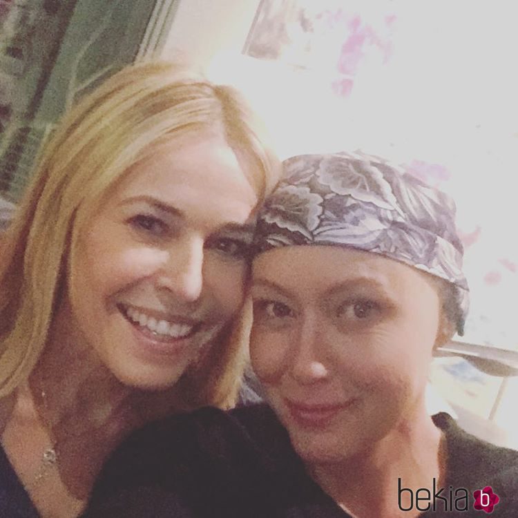 Shannen Doherty y su amiga Chelsea Handler