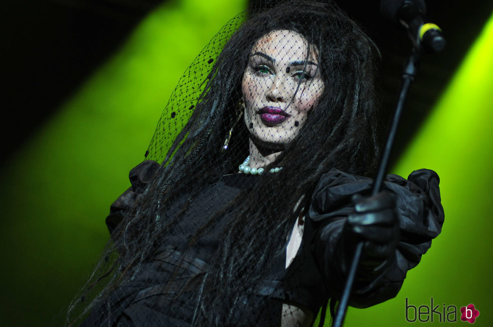 Pete Burns en una performance de 'Dead or Alive'