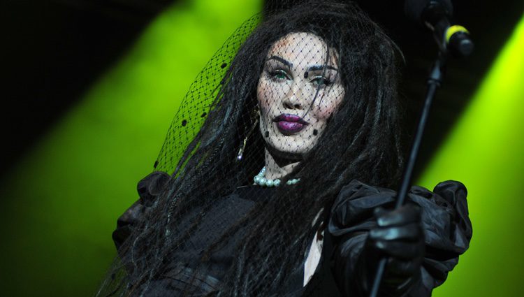 Pete Burns en una performance de 'Dead or Alive'