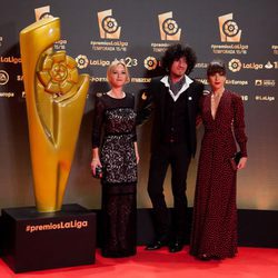 María Esteve, Leiva y Verónica Sánchez en los Premios La Liga 2016 en Valencia