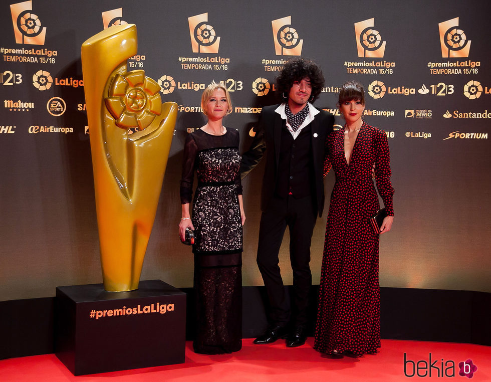 María Esteve, Leiva y Verónica Sánchez en los Premios La Liga 2016 en Valencia