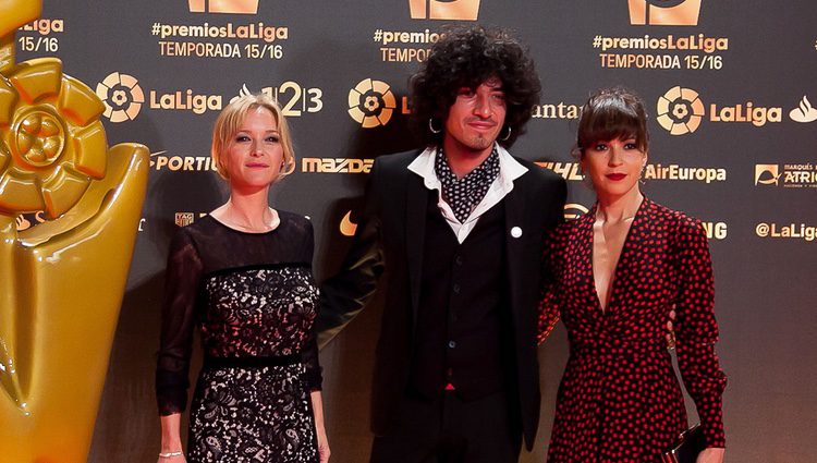 María Esteve, Leiva y Verónica Sánchez en los Premios La Liga 2016 en Valencia