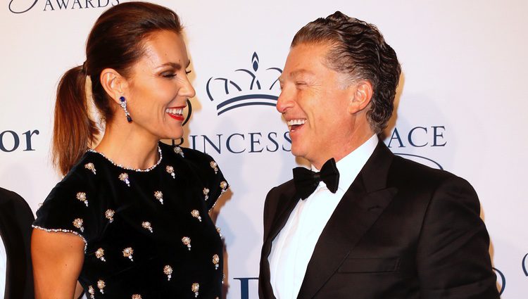 Mar Flores y Elías Sacal, sonrientes en la entrega de premios Princesa Grace