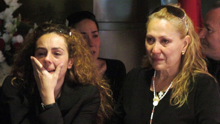 Rocío Carrasco llora la muerte de su madre Rocío Jurado