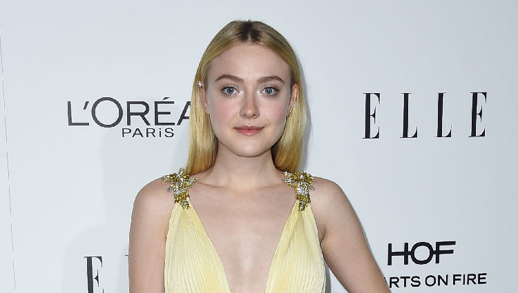 Dakota Fanning en la entrega de los Premios Women in Hollywood 2016 de la revista Elle