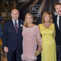 María Teresa Campos, Bigote Arrocet, Carmen Borrego, José Carlos Bernal y Terelu Campos en el aniversario de un hotel en Málaga