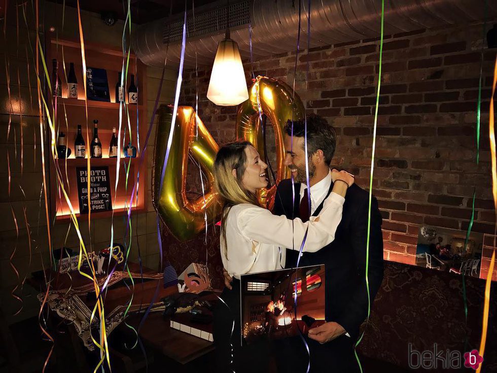 Ryan Reynolds celebrando su 40 cumpleaños con una romántica cena con Blake Lively