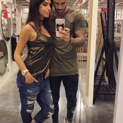 Hugo y Sofía ('MYHYV') en una tienda de muebles y decoración