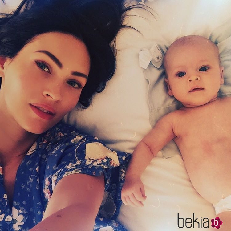 Megan Fox comparte en Instagram la primera fotografía junto a su tercer hijo