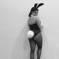 Ariel Winter se disfraza de conejita de Playboy para celebrar Halloween 2016