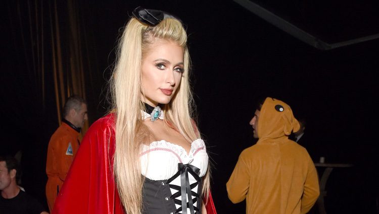 Paris Hilton se disfraza de caperucita sexy para Halloween 2016