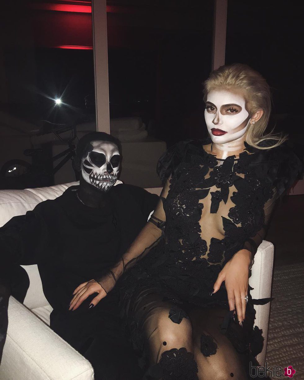 Kylie Jenner escoge un trabajado disfraz de esqueleto para celebrar Halloween 2016