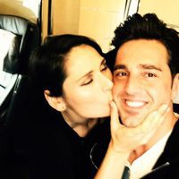 Rosa López besando a David Bustamante camino a Barcelona para el concierto de 'OT: El Reencuentro'