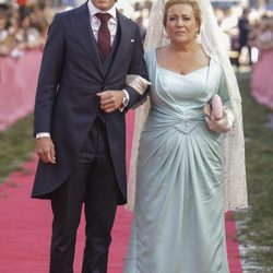 El rejoneador Diego Ventura junto a su madre antes de la boda