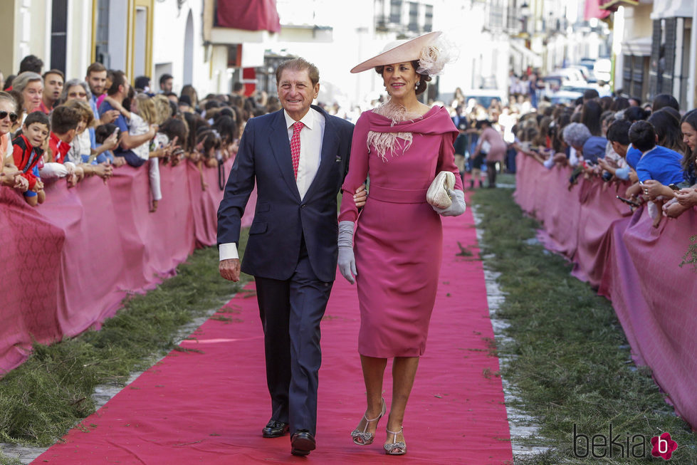 El rejoneador Rafael Peralta junto a su mujer Mamer en la boda del rejoneador Diego Ventura