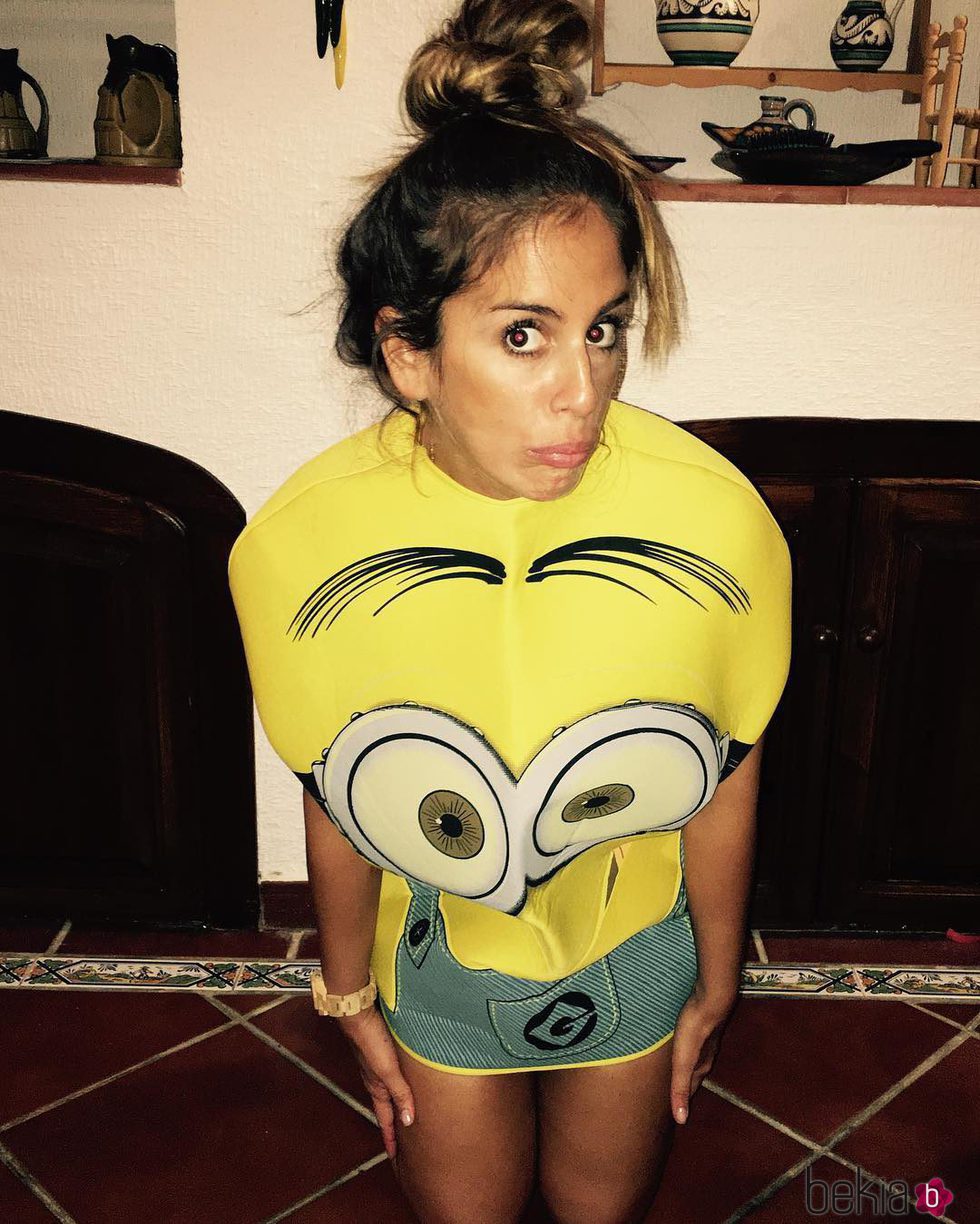 Anabel Pantoja disfrazada de minion para Halloween 2016