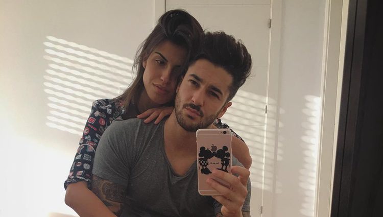 Hugo y Sofía ('MYHYV') posando en su casa de Cádiz