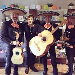 Blas Cantó junto a los mariachis en su fiesta de 25 cumpleaños