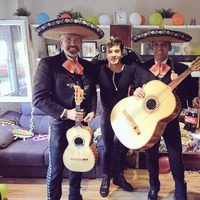 Blas Cantó junto a los mariachis en su fiesta de 25 cumpleaños