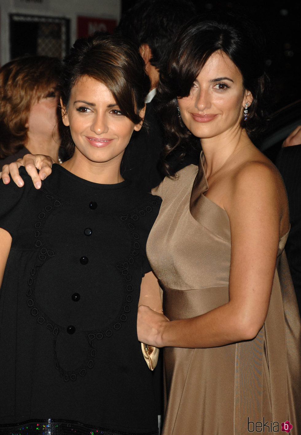 Mónica Cruz y Penélope Cruz en la gala Pre-Oscars 2007