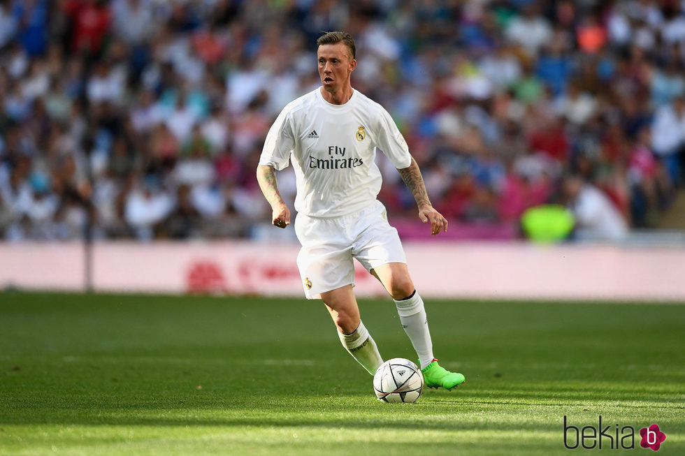 Guti durante el partido benéfico del Real Madrid contra el Ajax