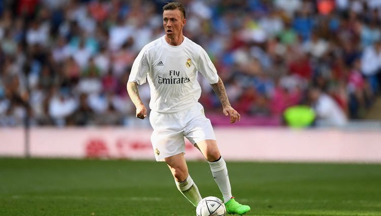 Guti durante el partido benéfico del Real Madrid contra el Ajax