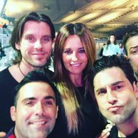 Isabel Navarro con Javián, Naim Thomas, Alex Casademunt y David Bustamante en los ensayos del concierto de 'OT: El Reencuentro'