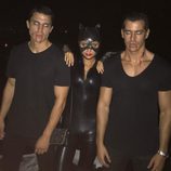 Álex González celebrando la noche de Halloween 2016 convertidos en vampiros