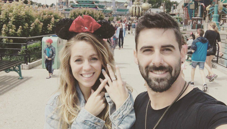 Yoli y Jonathan 'GH 15' en Disneyland Paris tras su pedida de mano