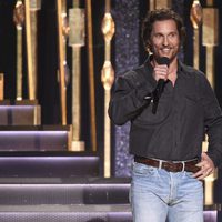 Matthew McConaughey en los CMA Awards 2016